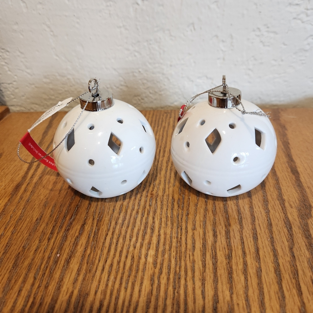 PAIR OF MACY'S HOLIDAY LANE CERAMIC LED ORNAMENTS